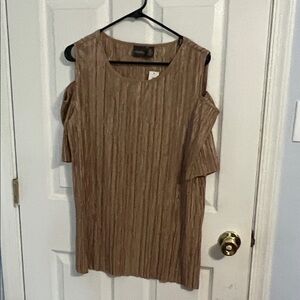 Chico’s Size 2 Travelers Gold Cold Shoulder Women's Blouse